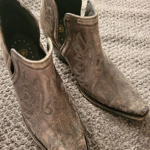 Ariat Dixon Bootie distressed brown boot